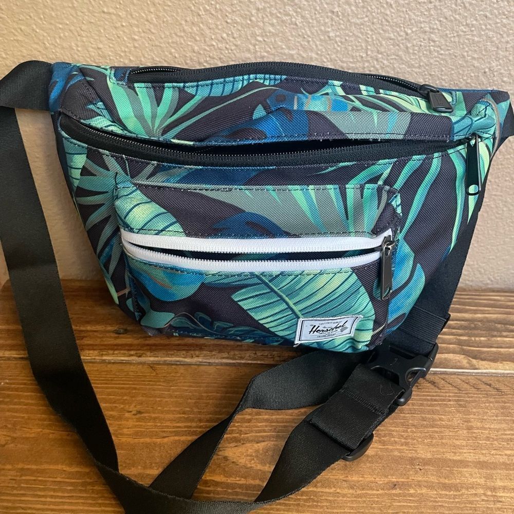 Herschel Tropical Print Fanny Pack - Picture 14 of 14